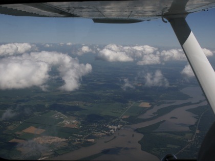 flooding over illinois cessna 182