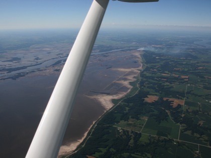 flooding over illinois missouri border cessna 182